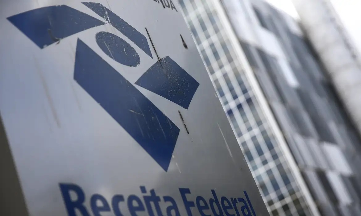 Receita paga R$ 1,24 bilhão em restituições do Imposto de Renda nesta segunda