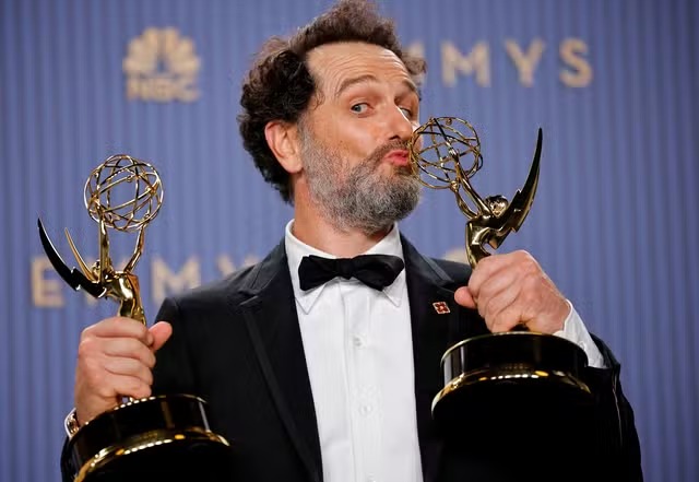 “O Segredo de Widow’s Bay”, Matthew Rhys e “The Pitt” consagram-se no Emmy 2026