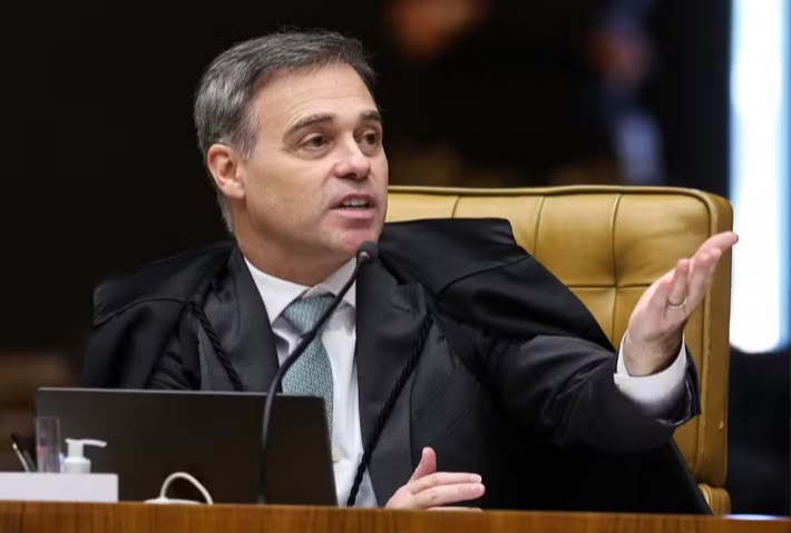 André Mendonça rejeita ação que questionava reajuste do Bolsa Família sem analisar legalidade da medida